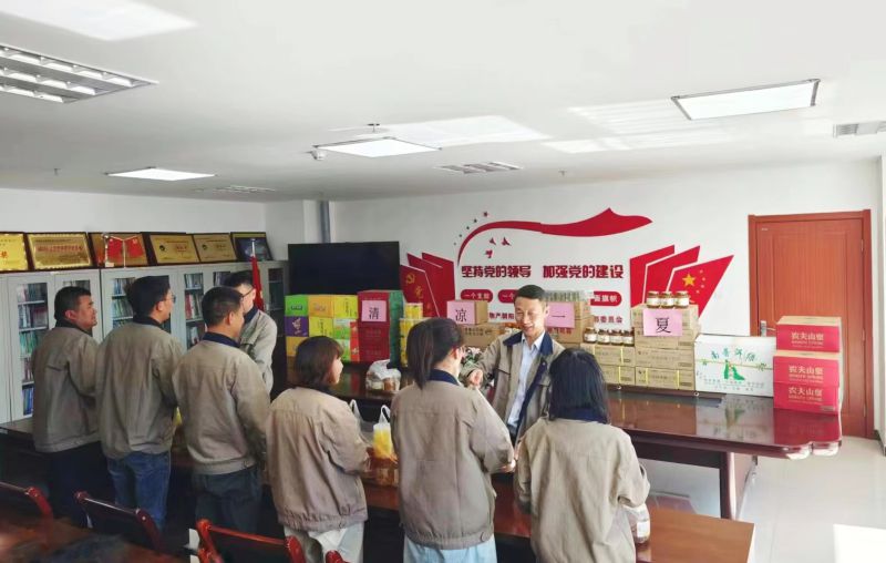 情系職工,夏送清涼——朝物開投公司開展夏日送清涼活動