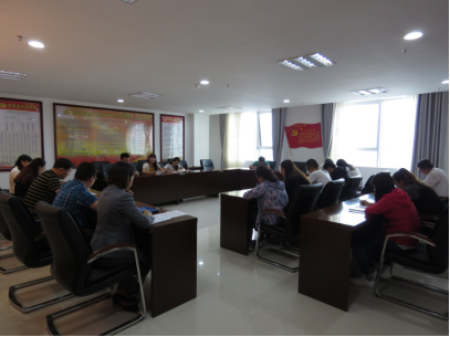 領(lǐng)會精神實(shí)質(zhì)，迅速掀起學(xué)習(xí)宣傳貫徹團(tuán)的十八大精神熱潮